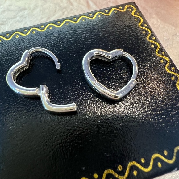 New! White Gold Heart Huggie Hoops. Small heart shaped hoop earrings - Picture 7 of 8